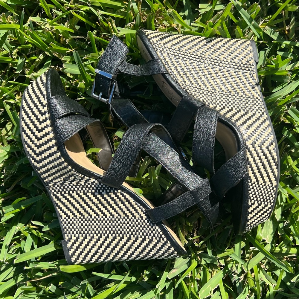 Platform black wedges